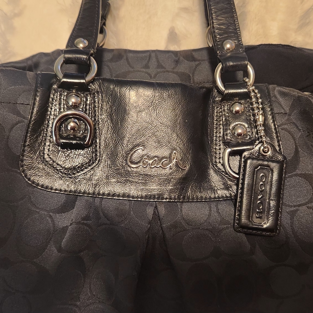 Coach Bag near new,medium size ,black w/ extra strap